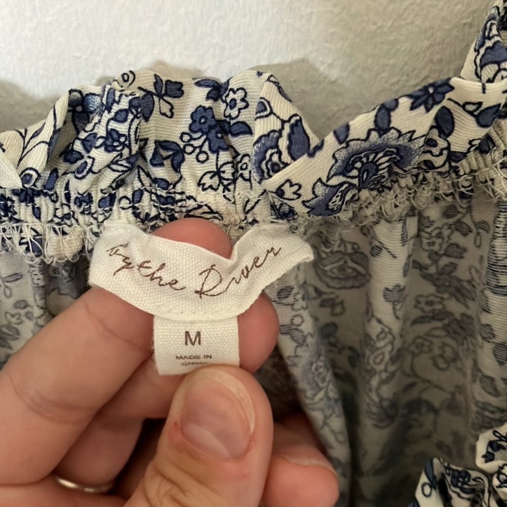 Beautiful puff sleeve prairie dress - Picture 3 of 4